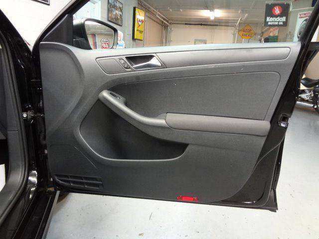 Volkswagen Jetta 2011 photo 9